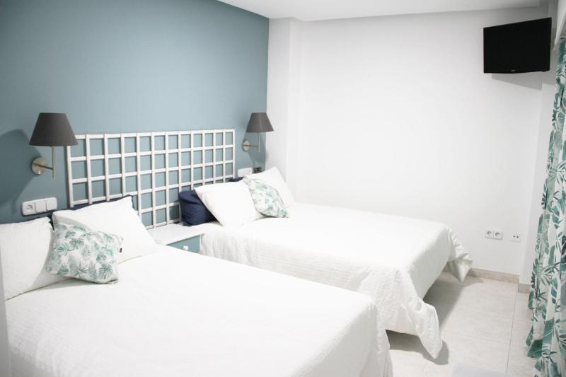 Standard Family Room image 2