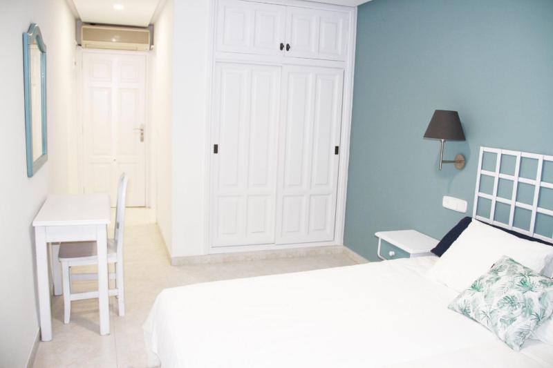 Twin Room image 3