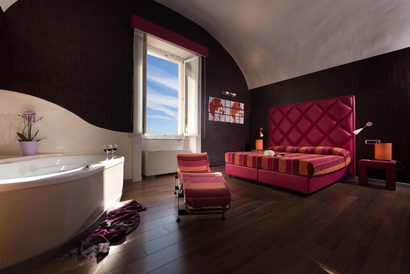 Superior Triple Room with Sea View and Spa Bath image 4