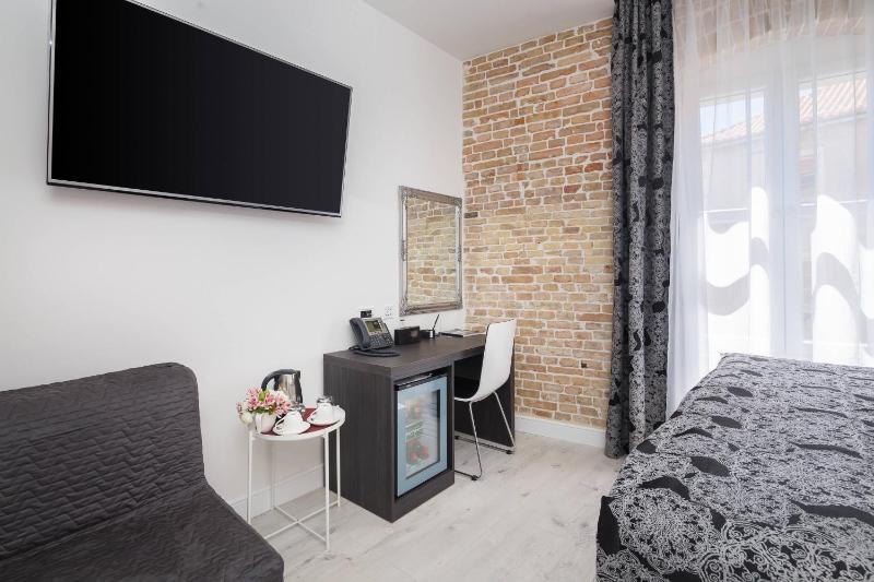 Luxury Twin Room image 2