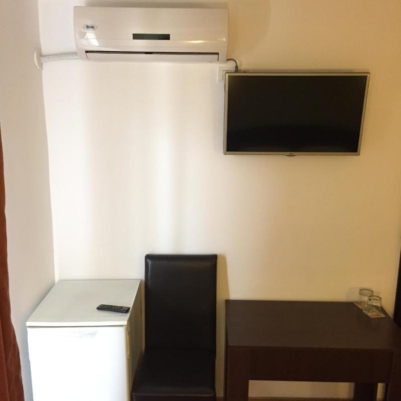 Classic Double Room image 2