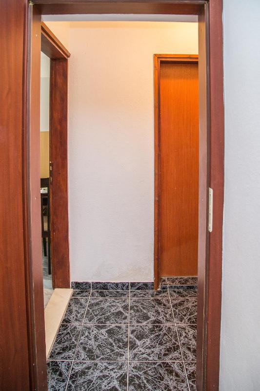 One-Bedroom Apartment image 2