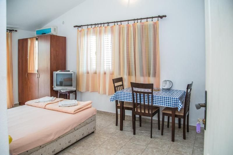 Studio with Sea View image 2