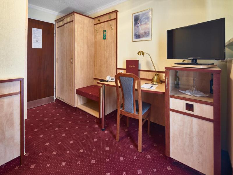 Comfort Single Room - Courtyard or Street View  image 3