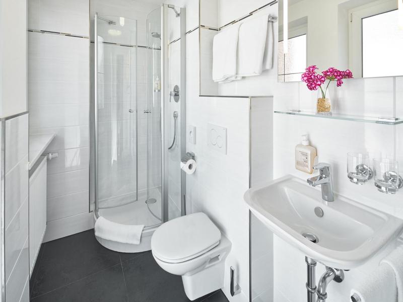 Comfort Double Room - Courtyard or Street View  image 3
