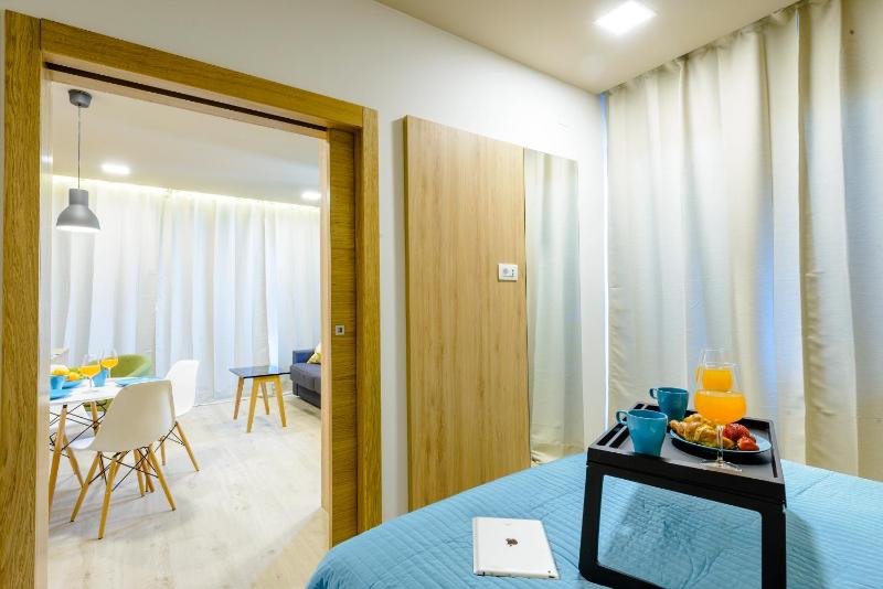 One-Bedroom Apartment with Terrace, Hot Tub and Sea View image 2