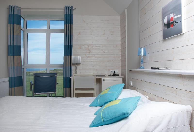 Double or Twin Room with Sea View image 3
