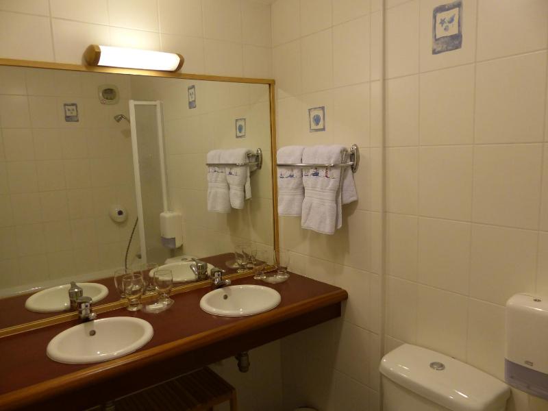 Family Room (2 Adults + 2 Children) image 3