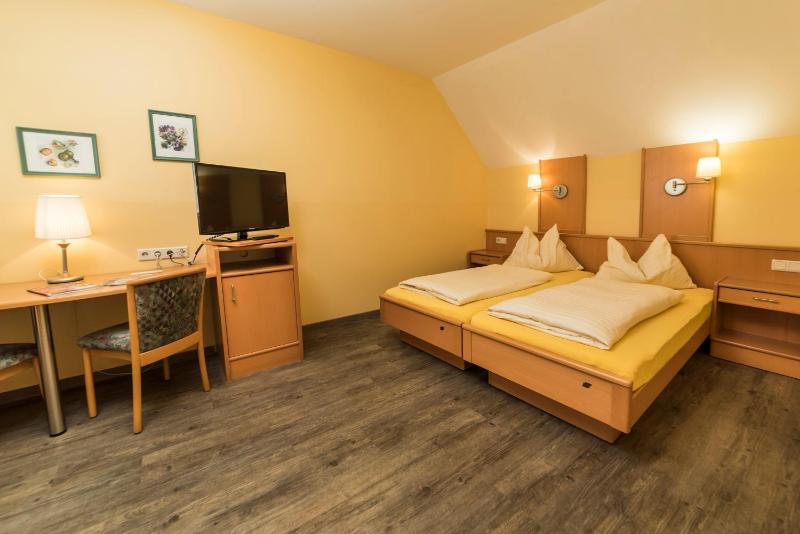 Double Room image 4