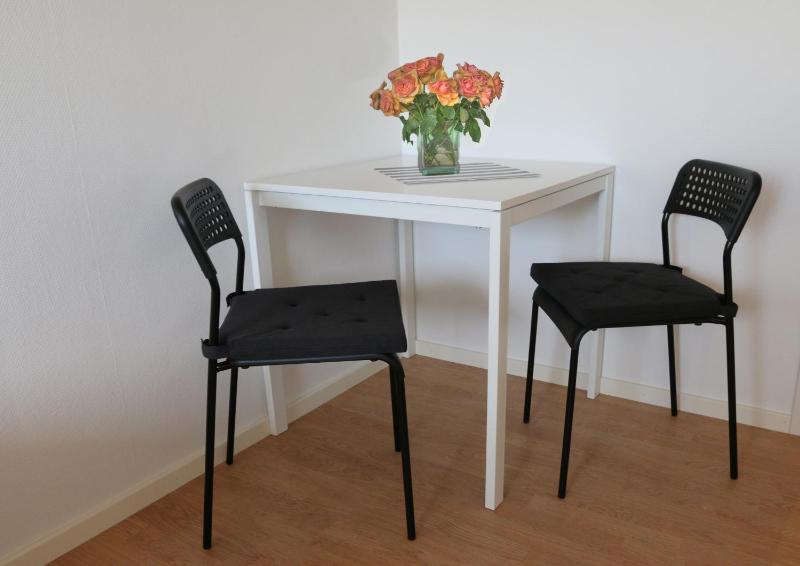 Double Room with Shared Toilet image 3