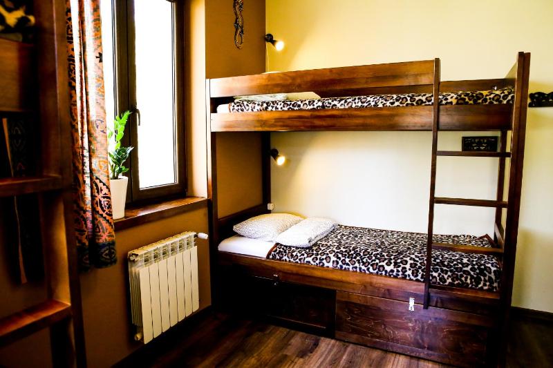 Bed in Dormitory Room for 6 People with Shared Bathroom image 1