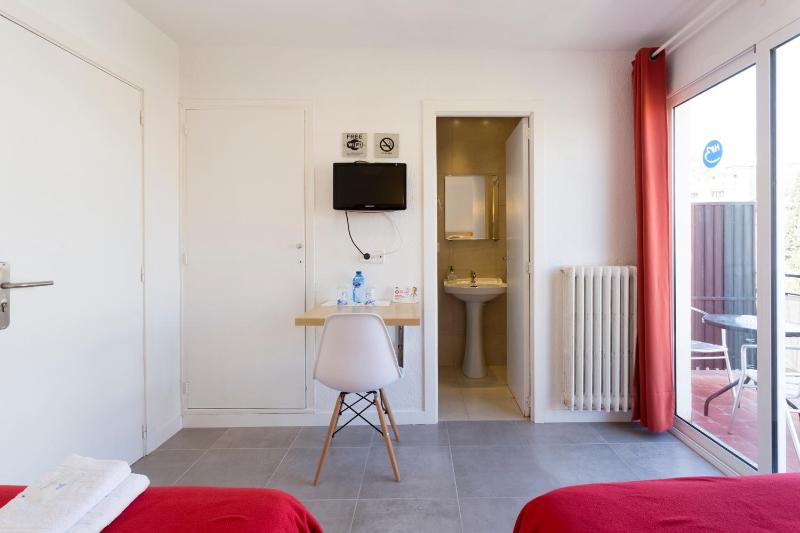 Double or Twin Room with Balcony image 4