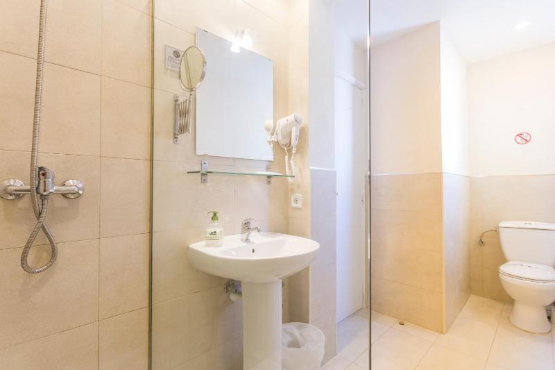 Double or Twin Room with Balcony image 2