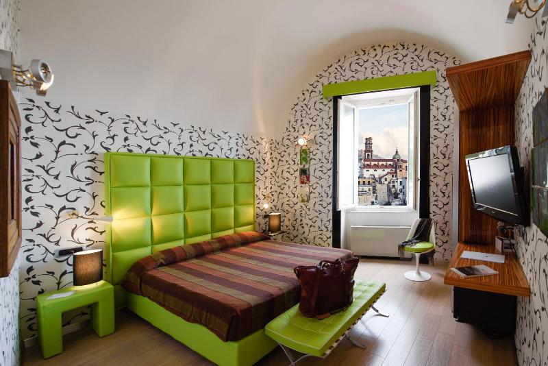 Classic Double Room with Partial Sea View image 1
