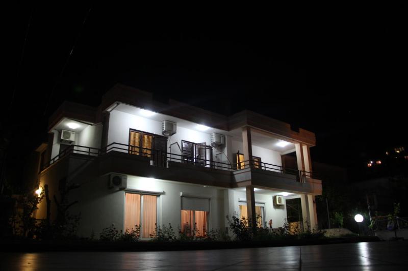 Studio with Balcony (2 Adults) image 4