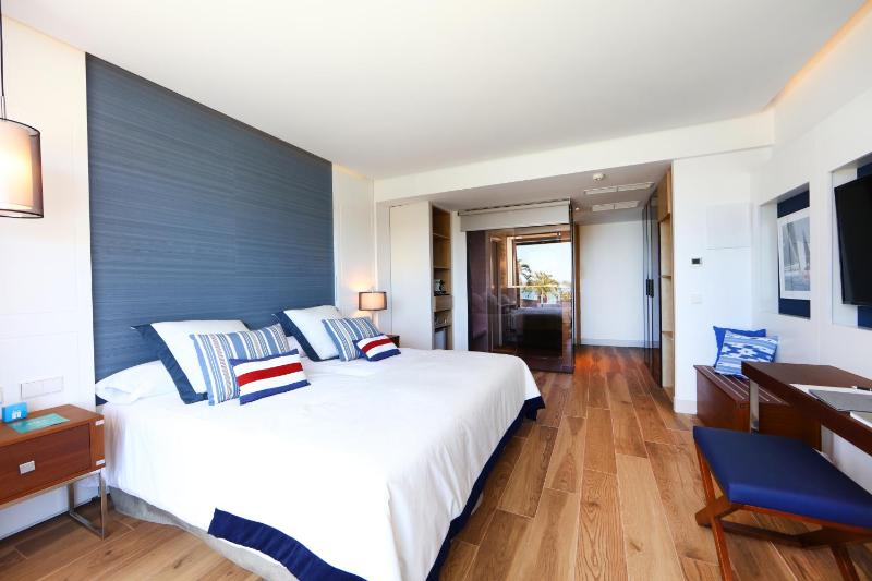 Premium Double Room with Sea View image 3