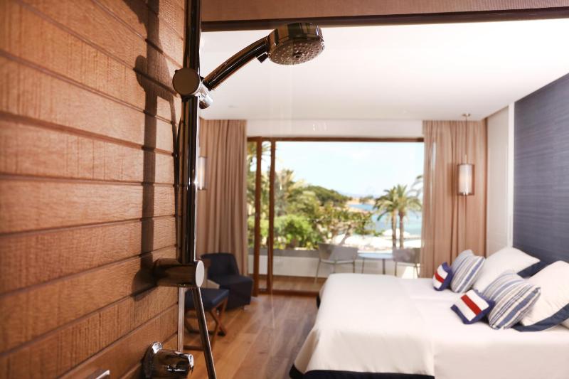 Premium Double Room with Sea View image 4
