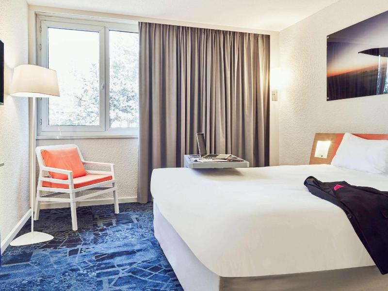 Standard Double Room image 4