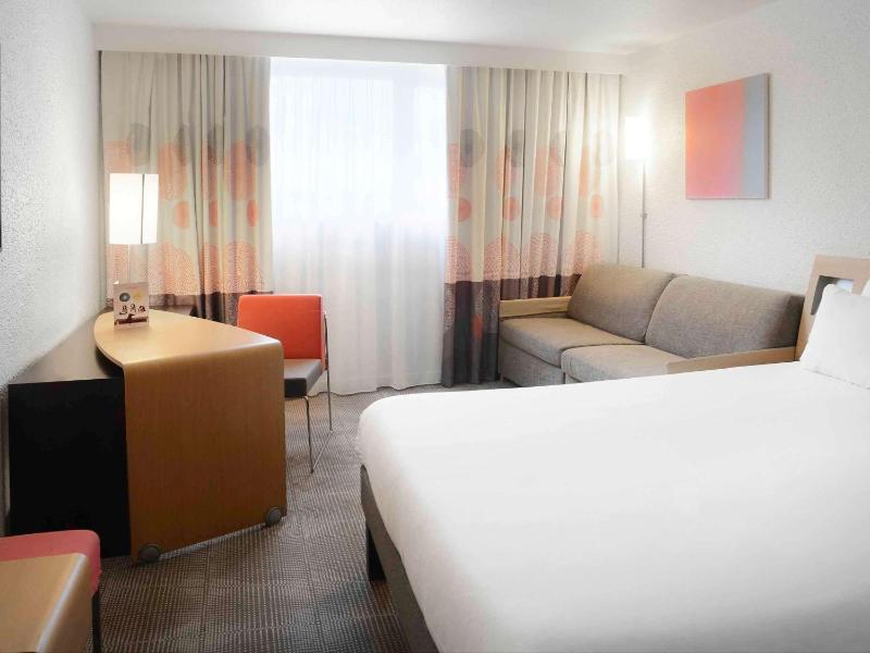 Classic Double Room with Sofa Bed image 4