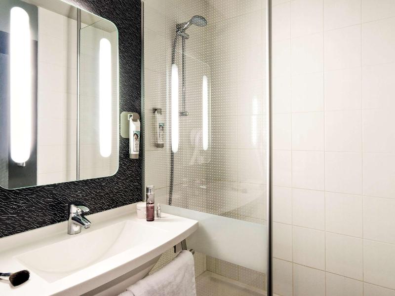 Two Double Rooms Side by Side image 2