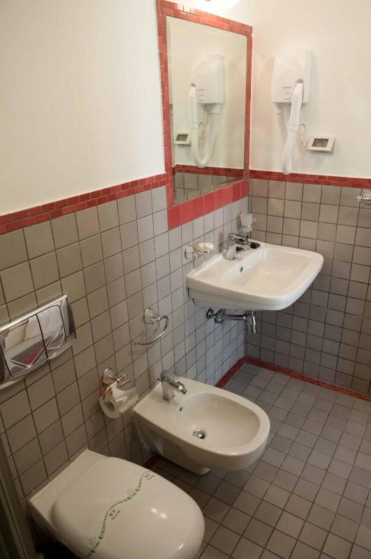 Comfort Twin Room image 2