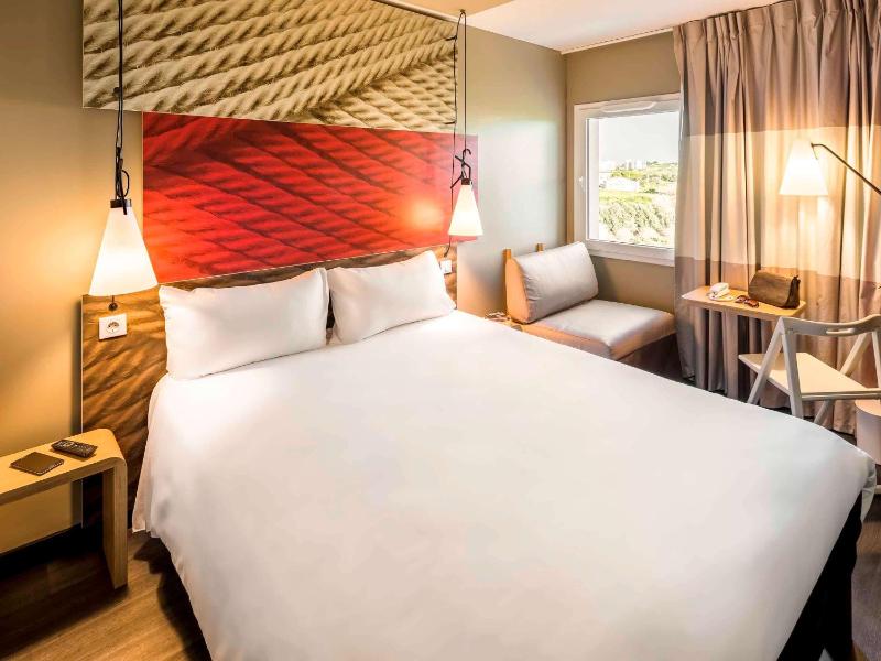 Double Room with Extra Bed image 2