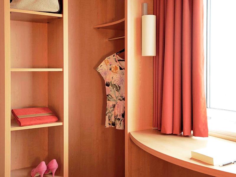 Standard Twin Room image 3