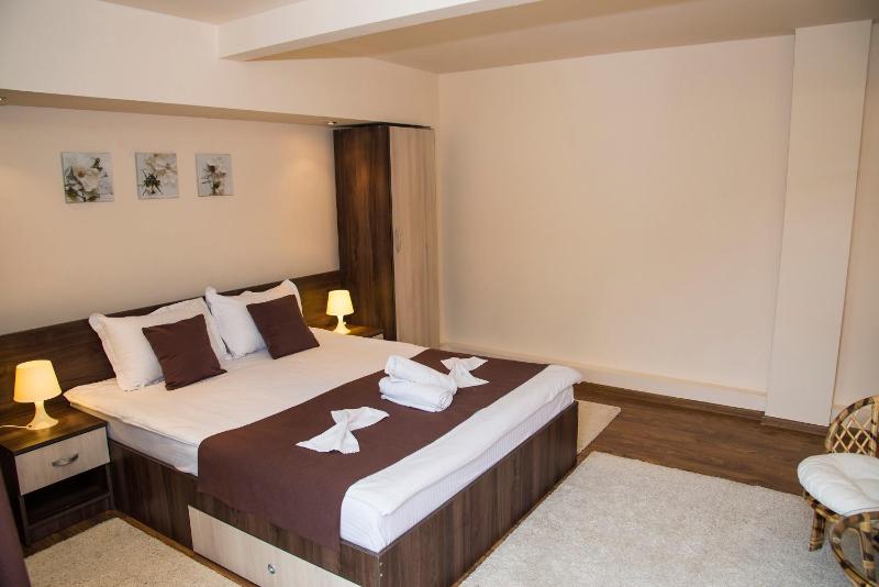 Double Room with Private Bathroom image 3