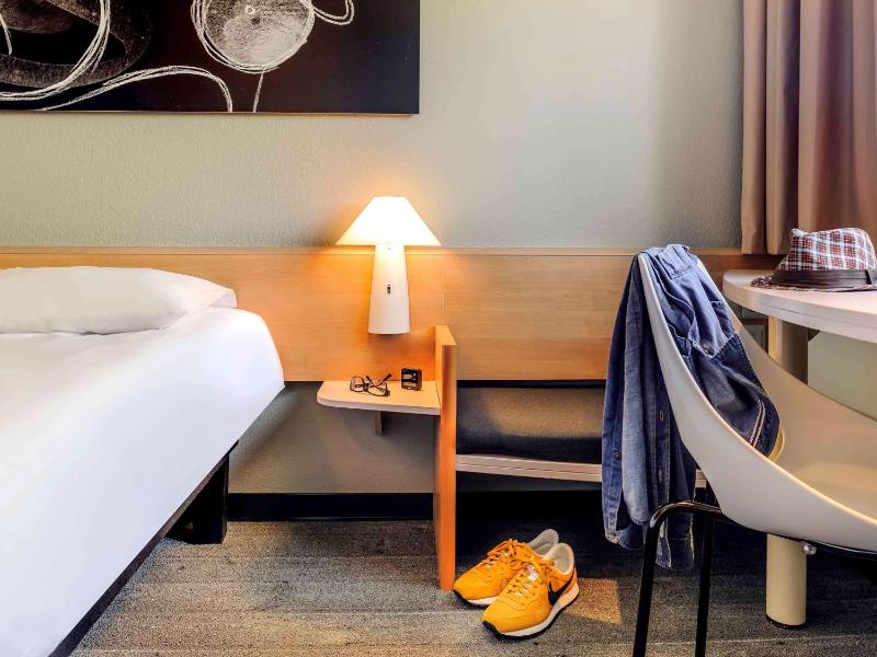 Double Room image 4