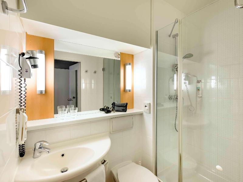 Double Room image 3