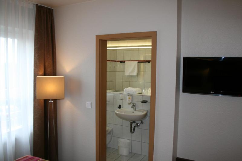 Double Room image 3