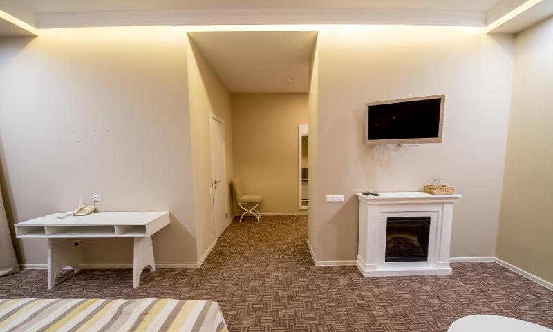 light hotel & hub - image 11