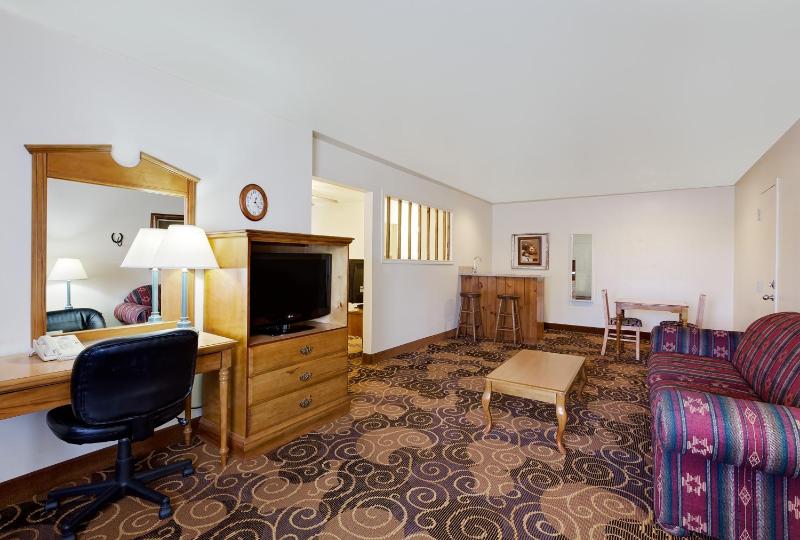 One-Bedroom King Suite - Non-Smoking image 4