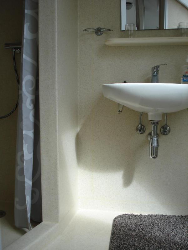 Twin Room image 2