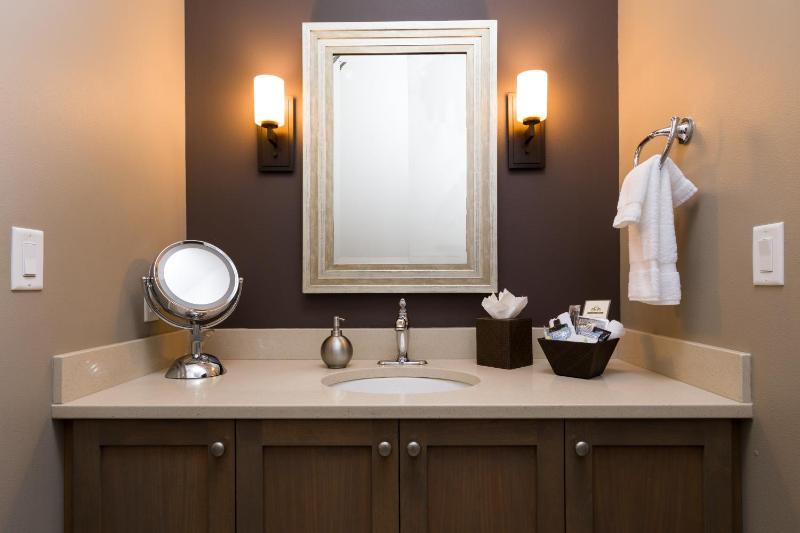 Deluxe King Room image 3