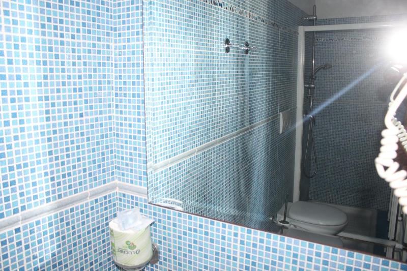 One-Bedroom Apartment with Sea View (6 Adults) image 2