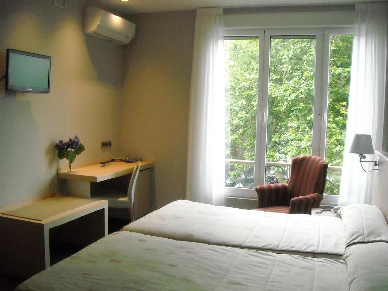 Double or Twin Room with Hot Tub or Sauna  image 4
