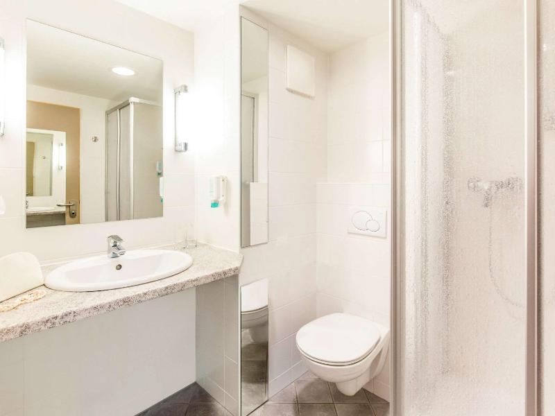 Standard Twin Room image 2