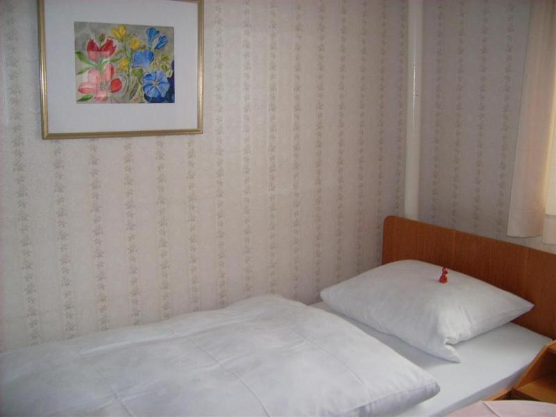 Single Room with Shared Bathroom image 1
