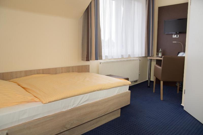 Standard Single Room image 3