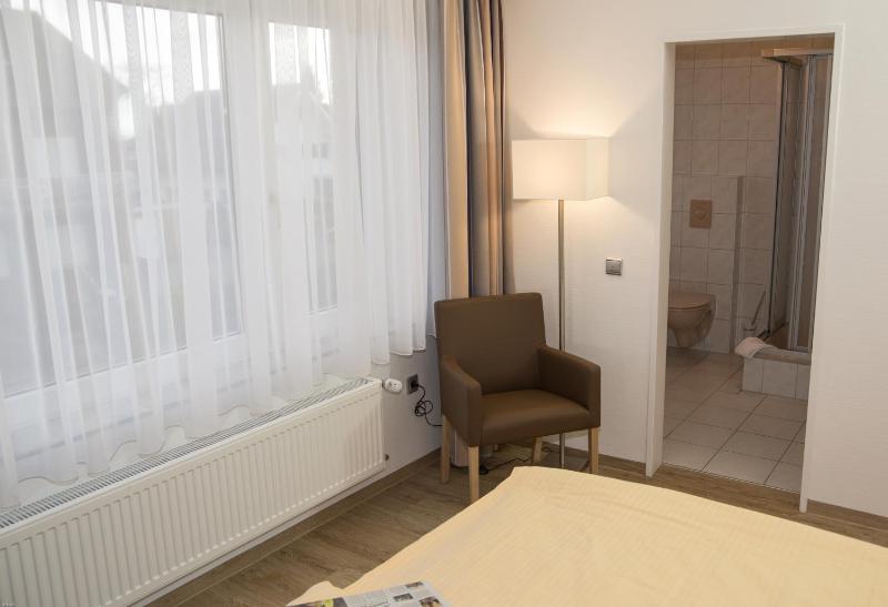 Large Double Room image 3