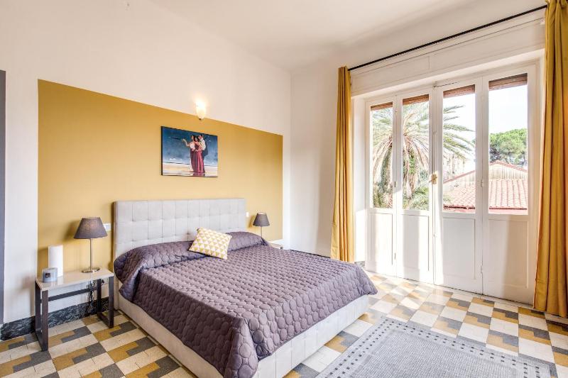 Triple Room with Shared Bathroom image 4