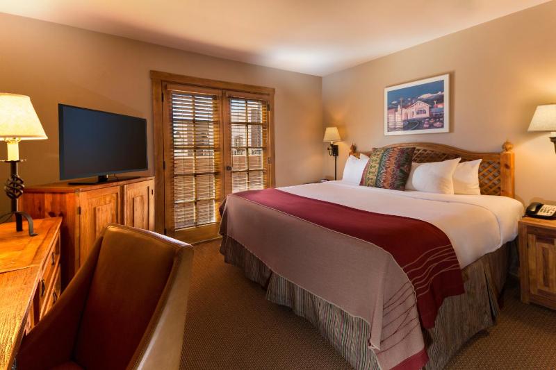 Traditional King Room image 2
