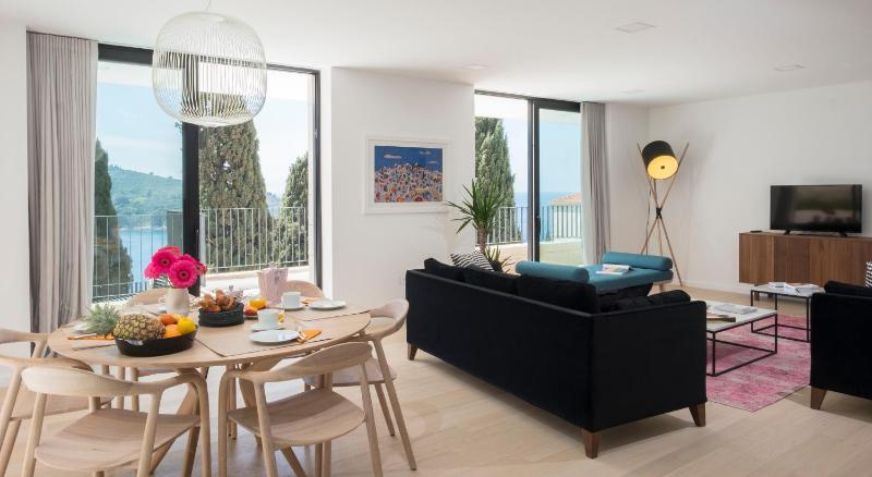 Private Entrance - Two-Bedroom Apartment with Terrace and Sea View image 4