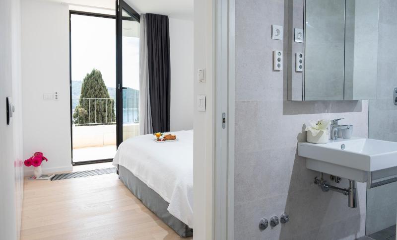 Private Entrance - Two-Bedroom Apartment with Terrace and Sea View image 2