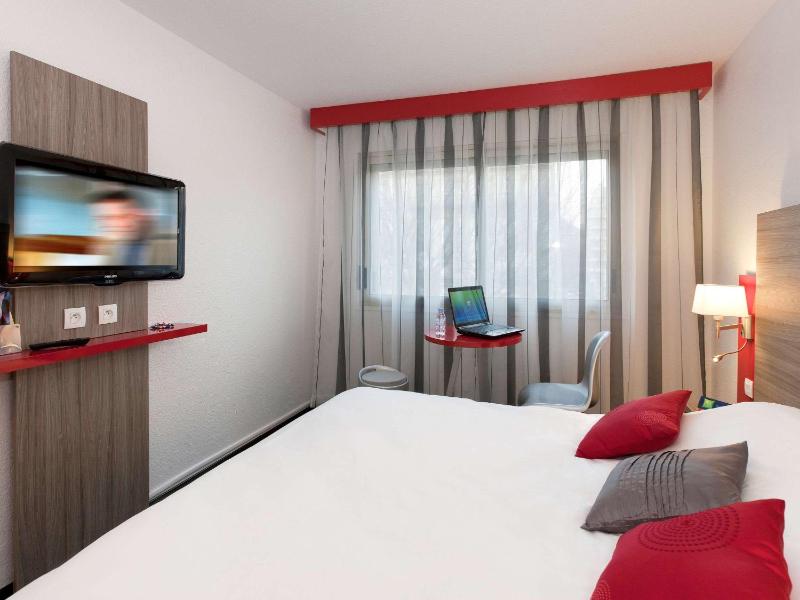 Standard Double Room image 4