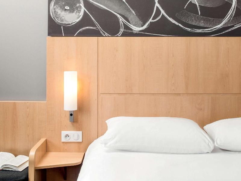 Standard Double Room image 4