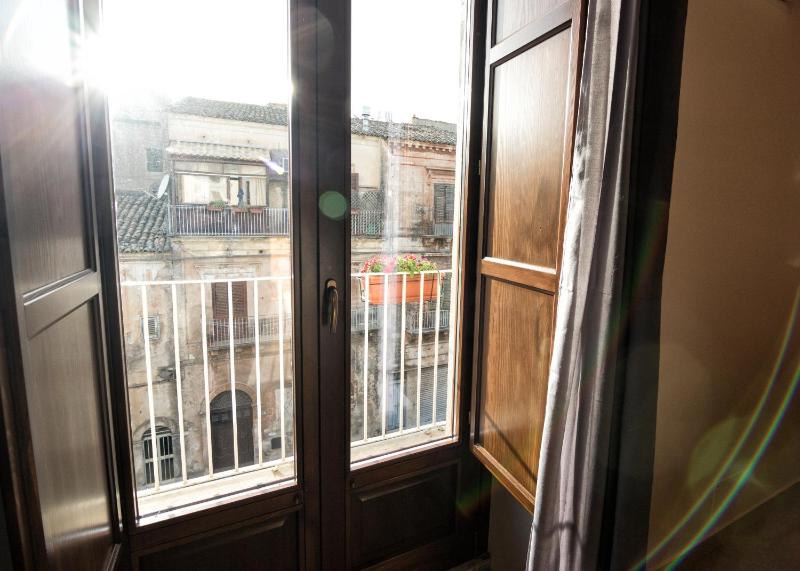 Deluxe Double Room with Balcony image 3