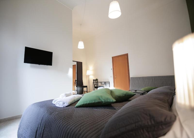 Deluxe Double Room with Balcony image 3