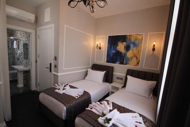 Double or Twin Room image 2